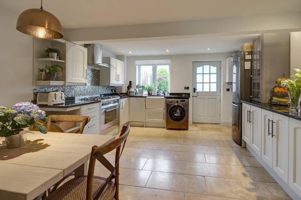 Historic Cotswold Chic Style For Uk Staycation Bourton-on-the-Water Extérieur photo